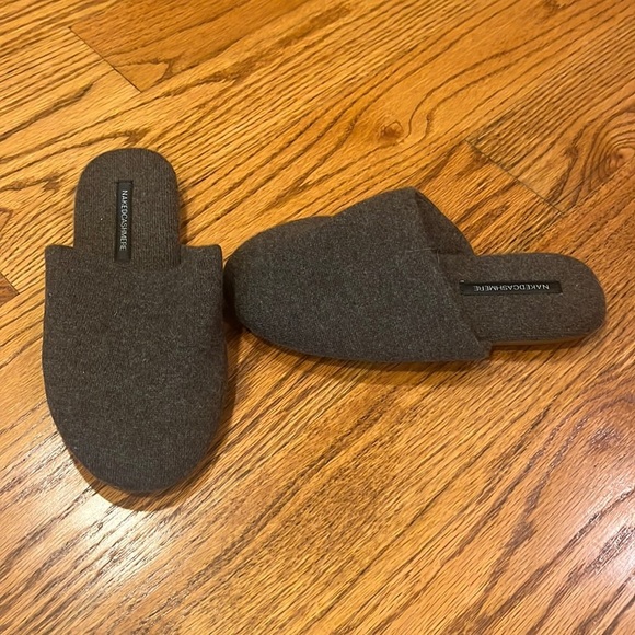 Naked Cashmere Woman’s Grey Slippers Size S/M - Picture 1 of 6